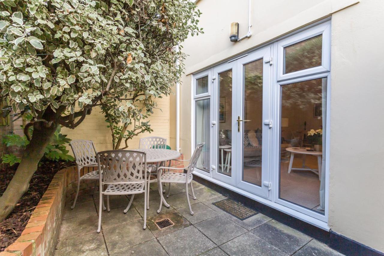 Modern Mews House With Free Parking Space, And Patio By Huluki Sussex Stays Brighton Exterior foto